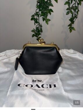 Coach Black Kisslock 14